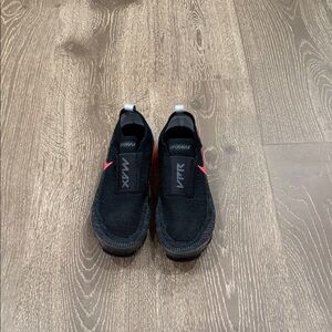 Nike vapor max Black and Pink Slip-On Sneakers